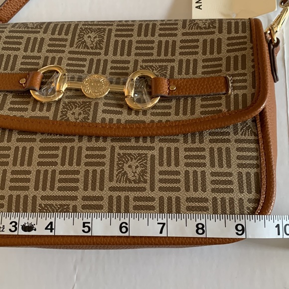 ANNE KLEIN.Add a dash of elegance to your basic style w/Horse Bit Flap C… - Picture 4 of 7